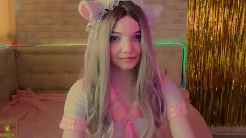 Snapshot of animealica chatting on 04/19/26, 02:44 Alica online show from 04/19/26, 02:44