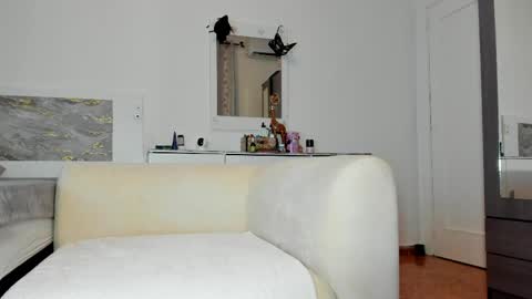 Snapshot of anisialuna_ chatting on 03/26/26, 05:35 Luna online show from 03/26/26, 05:35