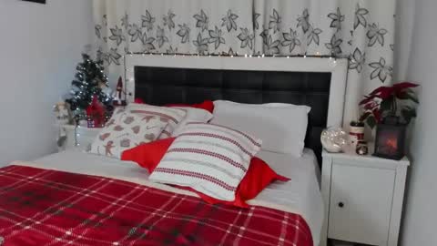 Snapshot of anissia25 chatting on 12/24/24, 06:06 Anisia online show from 12/24/24, 06:06