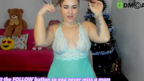 Snapshot of anissyax chatting on 12/16/25, 04:06 AnissyaX online show from 12/16/25, 04:06