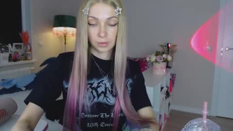 anita_moon_ online show from 10/23/25, 02:16