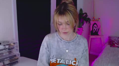 Snapshot of anita_moon_ chatting on 04/15/26, 10:32 anita_moon_ online show from 04/15/26, 10:32