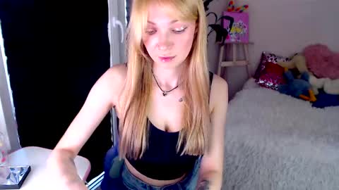 Snapshot of anita_moon_ chatting on 05/23/26, 01:15 anita_moon_ online show from 05/23/26, 01:15