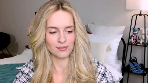 Snapshot of anitafischer chatting on 09/26/25, 02:10 Anita online show from 09/26/25, 02:10