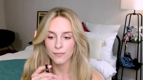 Snapshot of anitafischer chatting on 09/27/25, 01:27 Anita online show from 09/27/25, 01:27