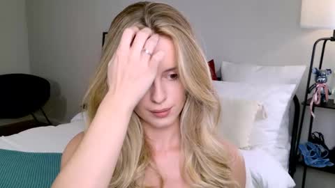 Snapshot of anitafischer chatting on 09/29/25, 01:05 Anita online show from 09/29/25, 01:05