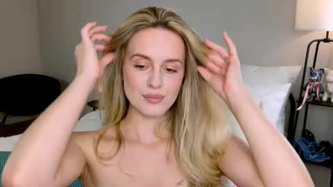 Snapshot of anitafischer chatting on 10/05/25, 12:03 Anita online show from 10/05/25, 12:03