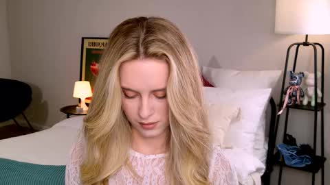 Snapshot of anitafischer chatting on 10/06/25, 01:30 Anita online show from 10/06/25, 01:30