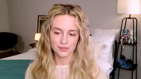 Snapshot of anitafischer chatting on 10/09/25, 01:09 Anita online show from 10/09/25, 01:09