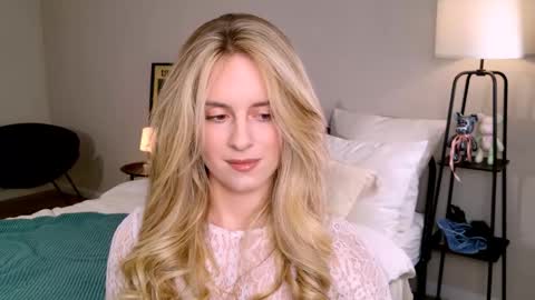 Snapshot of anitafischer chatting on 10/10/25, 02:27 Anita online show from 10/10/25, 02:27