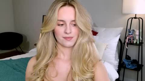 Snapshot of anitafischer chatting on 10/11/25, 02:15 Anita online show from 10/11/25, 02:15