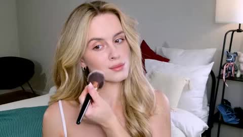 Snapshot of anitafischer chatting on 10/12/25, 01:21 Anita online show from 10/12/25, 01:21