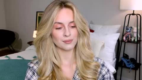 Snapshot of anitafischer chatting on 10/19/25, 01:45 Anita online show from 10/19/25, 01:45