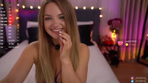 Im Anita thumb up me please its important online show from 09/18/25, 08:44