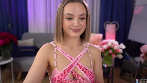 Snapshot of anitaraj_ chatting on 03/09/26, 09:08 Im Anita thumb up me please its important online show from 03/09/26, 09:08