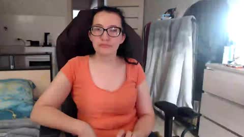 Snapshot of ankey_rayah chatting on 06/23/26, 12:14 Nameless online show from 06/23/26, 12:14