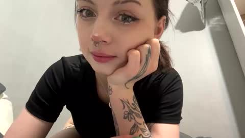 AnmiXHot online show from 10/24/25, 10:39