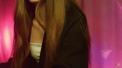 Snapshot of ann_amm chatting on 02/19/25, 12:11 Anna online show from 02/19/25, 12:11