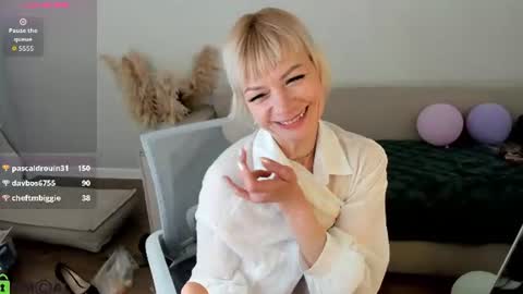 Snapshot of ann_annise chatting on 07/05/26, 04:19 ann_annise online show from 07/05/26, 04:19