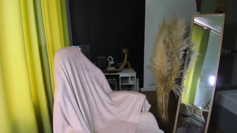 Snapshot of ann_couette chatting on 07/22/26, 01:14 Im Ann welcome in my room PVT is open online show from 07/22/26, 01:14