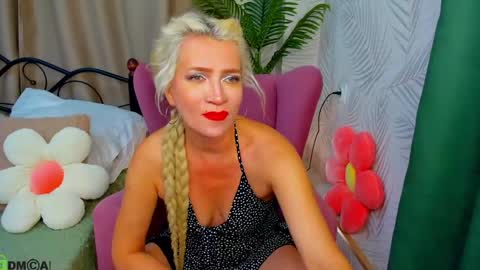 Snapshot of ann_curt chatting on 06/02/26, 08:38 Luna Lady online show from 06/02/26, 08:38