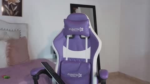 Snapshot of ann_gagner chatting on 10/08/25, 12:08 Ana online show from 10/08/25, 12:08