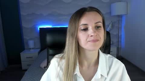 Snapshot of ann_gill chatting on 12/22/25, 10:01 A N N online show from 12/22/25, 10:01