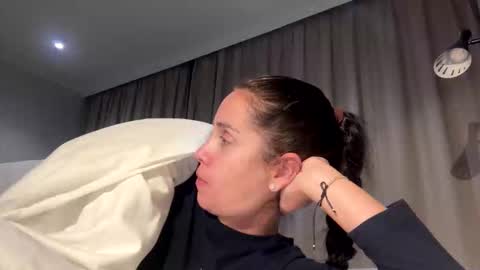 Anna online show from 11/04/25, 08:08