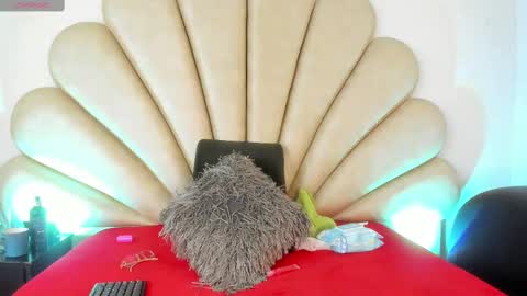 Snapshot of anna__spencer chatting on 03/08/25, 12:52 Anna online show from 03/08/25, 12:52