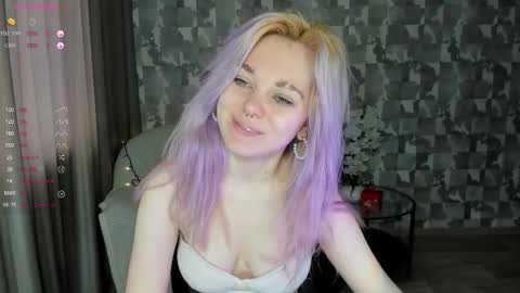 Snapshot of anna_aaaa chatting on 12/19/25, 08:21 Anna online show from 12/19/25, 08:21