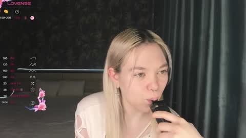 Anna online show from 04/25/26, 07:22