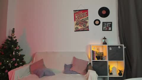 Snapshot of anna_belle3 chatting on 01/11/25, 11:23 AnnaThe next stream is tomorrow online show from 01/11/25, 11:23