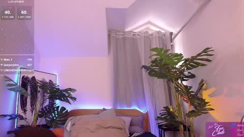 Snapshot of anna_bones chatting on 02/01/25, 11:32 Anna online show from 02/01/25, 11:32