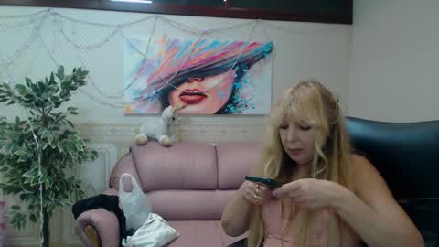 Anna Ditrih online show from 01/05/25, 01:04