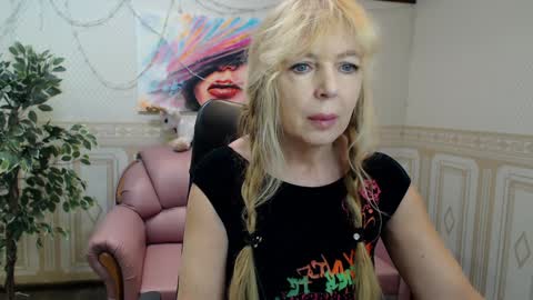 Anna Ditrih online show from 02/05/25, 12:38