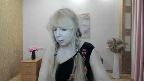 Snapshot of anna_ditrih chatting on 04/04/26, 11:51 Anna Ditrih online show from 04/04/26, 11:51