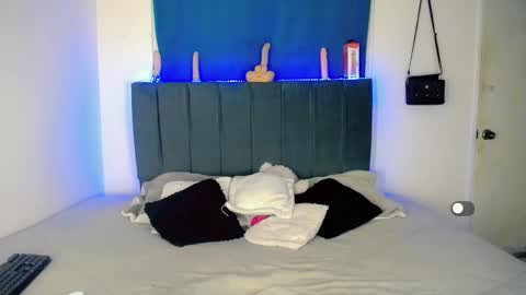 Anailyn figueroa online show from 10/30/25, 02:57