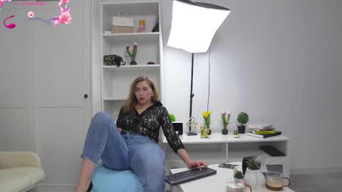 Anna online show from 10/19/25, 04:57