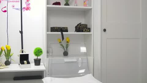 Anna online show from 11/06/25, 12:39