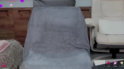 Snapshot of anna_glamlovely chatting on 02/19/26, 12:45 Anna online show from 02/19/26, 12:45