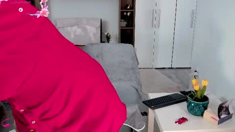 Snapshot of anna_glamlovely chatting on 06/26/26, 12:20 Anna online show from 06/26/26, 12:20