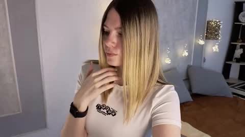 Snapshot of anna_goodman chatting on 02/15/25, 09:16 anna_goodman online show from 02/15/25, 09:16