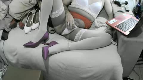 Snapshot of anna_leggy_cd chatting on 02/25/25, 11:33 Anna online show from 02/25/25, 11:33