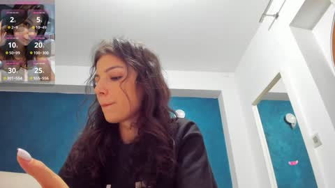 Snapshot of anna_lewis chatting on 01/10/25, 12:04 Anna online show from 01/10/25, 12:04