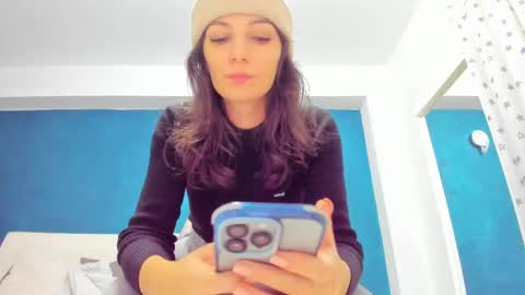 Snapshot of anna_lewis chatting on 02/19/25, 01:06 Anna online show from 02/19/25, 01:06