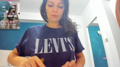 Snapshot of anna_lewis chatting on 02/28/25, 06:54 Anna online show from 02/28/25, 06:54