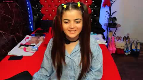 Snapshot of anna_lwice chatting on 09/29/25, 01:33 Ana   online show from 09/29/25, 01:33