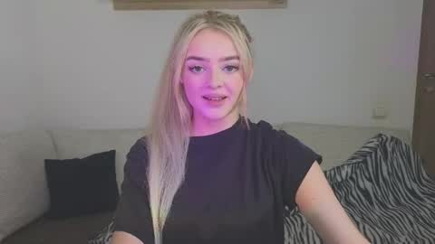 Snapshot of anna_nickol chatting on 03/18/26, 01:25 Anna online show from 03/18/26, 01:25