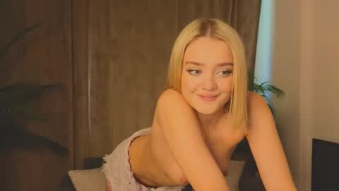 Snapshot of anna_nickol chatting on 04/24/26, 01:02 Anna online show from 04/24/26, 01:02