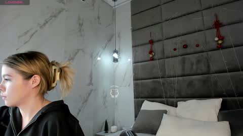 Anna online show from 01/07/25, 01:06